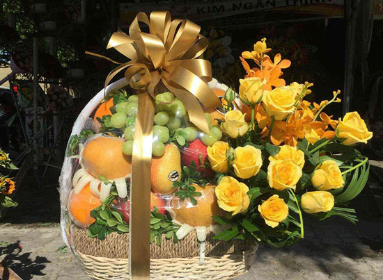 ựa chọn giỏ trái cây chưng Tết, bạn cần chú ý đến chất lượng và độ tươi ngon của quả để khi trưng bày lâu nhưng không ảnh hưởng đến trái cây.